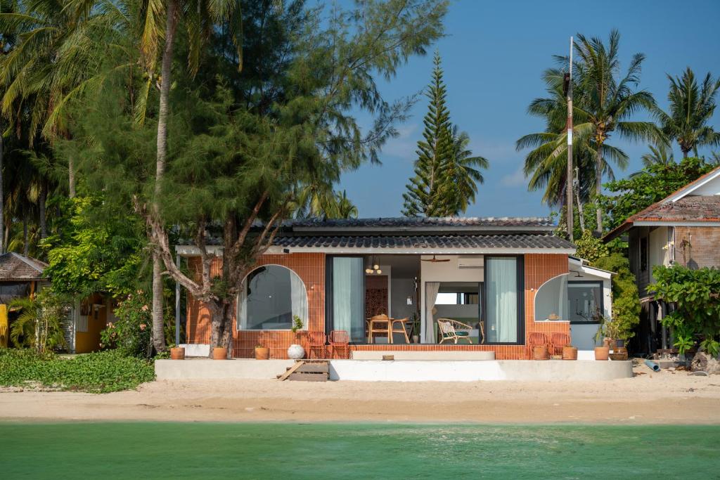 Villa Beach front Baan Chom-Ley Boutique villa – Koh Phangan